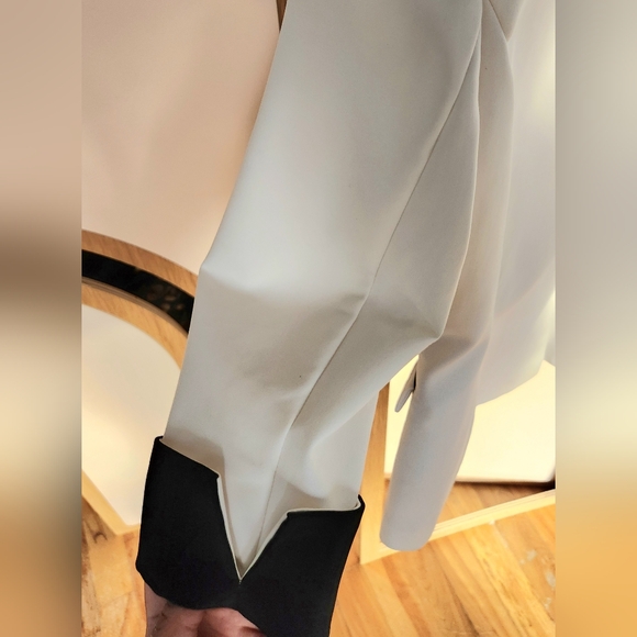 Le Chateau Single Button Fitted White & Black 3/4 Sleeve Faux Pocket size Small - Picture 3 of 12